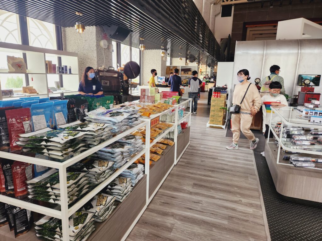 【屏東景點】*潮州鐵道園區* 內有鐵道文物館,還有愛琴湖畔景觀餐廳! 19 【屏東景點】*潮州鐵道園區* 內有鐵道文物館,還有愛琴湖畔景觀餐廳!