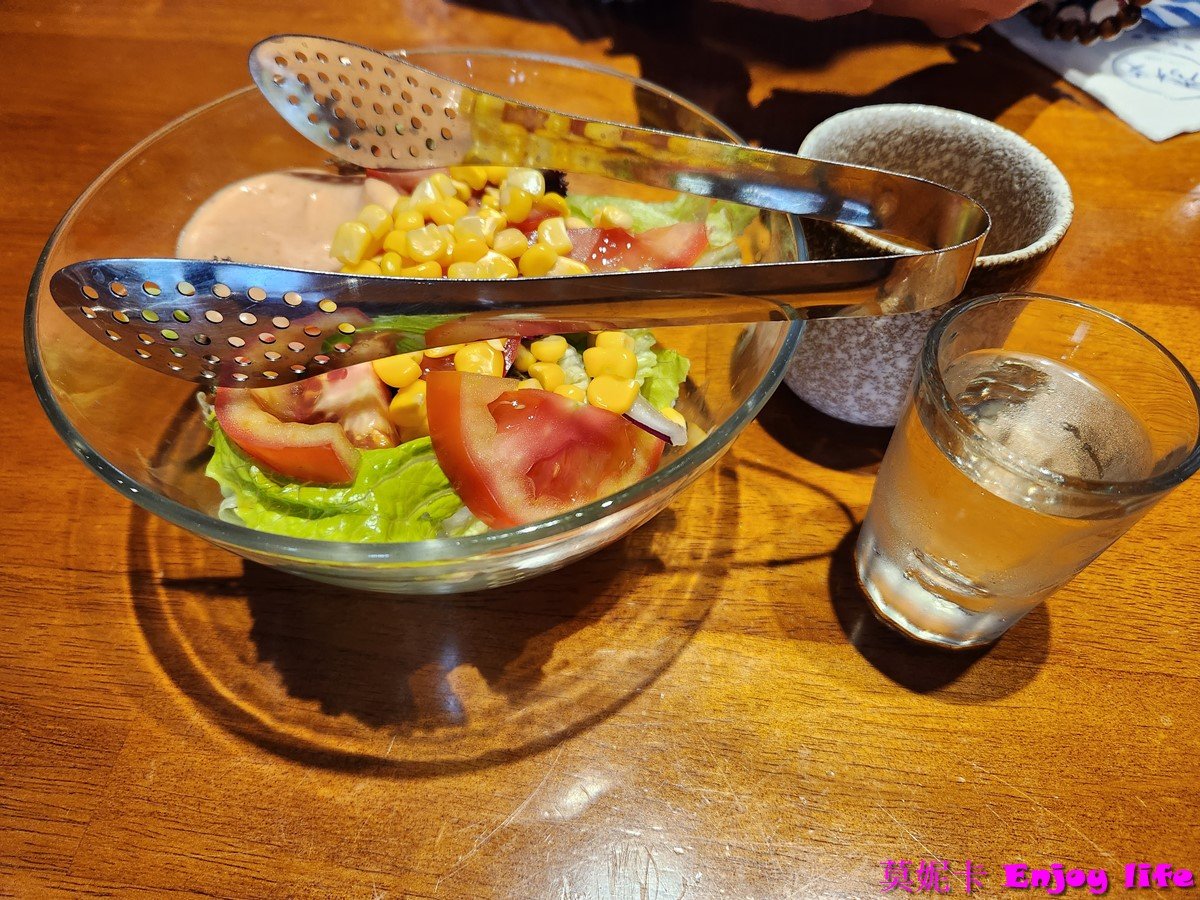【台南美食餐廳】*SIOU JHIH秀枝餐飲和緯店*台南北區複合式餐廳,有各種私房料理及火鍋套餐,餐點大份又好吃!!!套餐附贈沙拉,濃湯,甜點,飲料還有楊枝甘露跟夢幻好喝的海洋藍柑橘氣泡飲可以選!!! 14 【台南美食餐廳】*SIOU JHIH秀枝餐飲和緯店*台南北區複合式餐廳,有各種私房料理及火鍋套餐,餐點大份又好吃!!!套餐附贈沙拉,濃湯,甜點,飲料還有楊枝甘露跟夢幻好喝的海洋藍柑橘氣泡飲可以選!!!