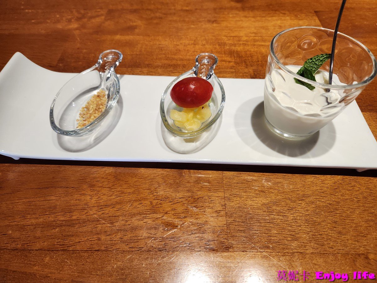 【台南美食餐廳】*SIOU JHIH秀枝餐飲和緯店*台南北區複合式餐廳,有各種私房料理及火鍋套餐,餐點大份又好吃!!!套餐附贈沙拉,濃湯,甜點,飲料還有楊枝甘露跟夢幻好喝的海洋藍柑橘氣泡飲可以選!!! 20 【台南美食餐廳】*SIOU JHIH秀枝餐飲和緯店*台南北區複合式餐廳,有各種私房料理及火鍋套餐,餐點大份又好吃!!!套餐附贈沙拉,濃湯,甜點,飲料還有楊枝甘露跟夢幻好喝的海洋藍柑橘氣泡飲可以選!!!