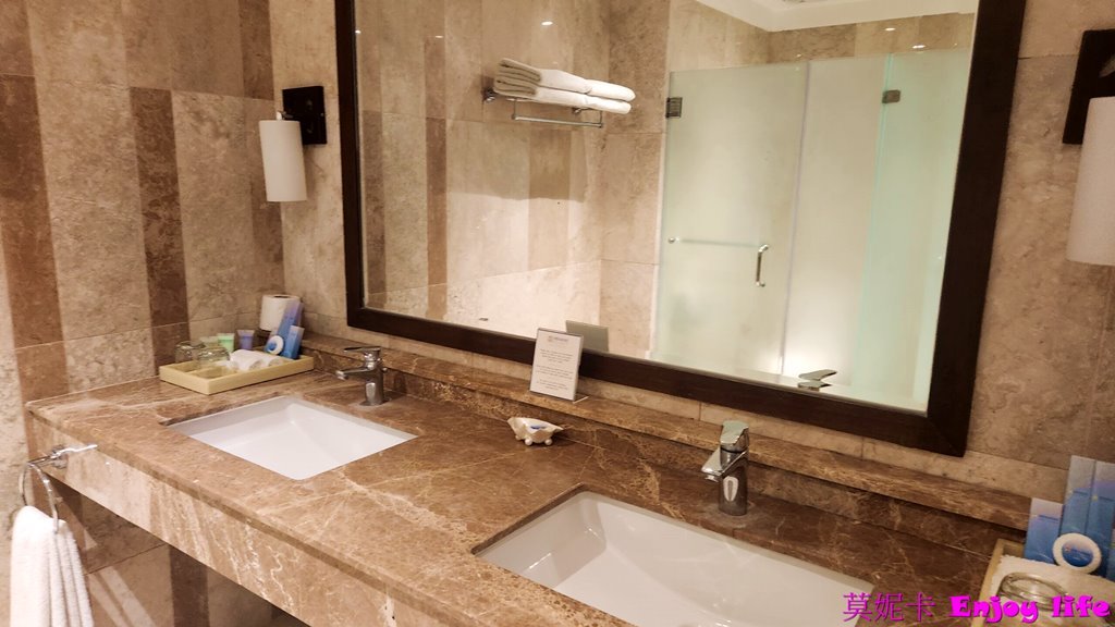 【薄荷島住宿】*Henann Resort Alona Beach 阿羅納海灘赫納度假村*薄荷島上最好最大的度假村，有超多泳池，超漂亮的海景，走出去就是熱鬧的Alona beach。