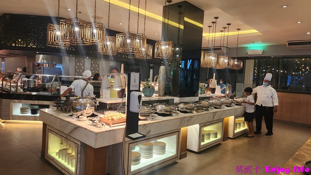 【薄荷島住宿】*Henann Resort Alona Beach 阿羅納海灘赫納度假村*薄荷島上最好最大的度假村，有超多泳池，超漂亮的海景，走出去就是熱鬧的Alona beach。