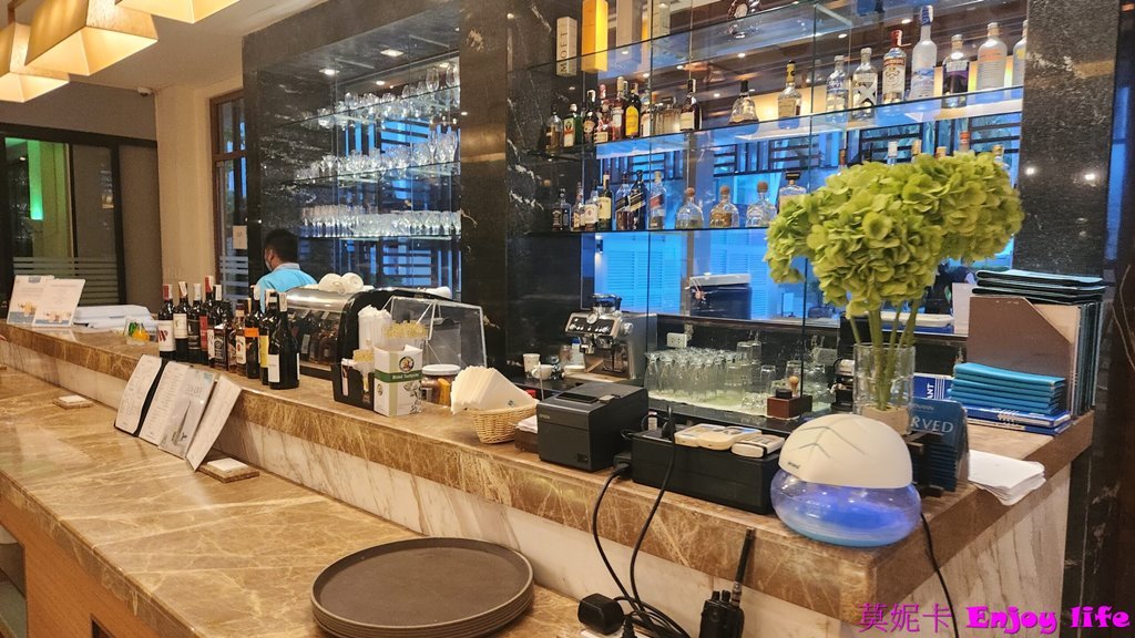 【薄荷島住宿】*Henann Resort Alona Beach 阿羅納海灘赫納度假村*薄荷島上最好最大的度假村，有超多泳池，超漂亮的海景，走出去就是熱鬧的Alona beach。