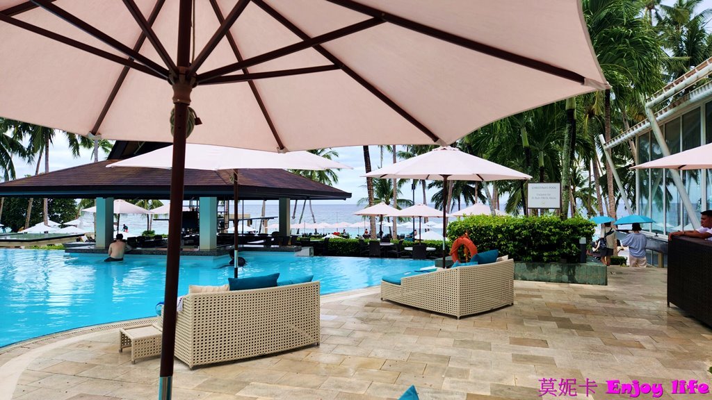 【薄荷島住宿】*Henann Resort Alona Beach 阿羅納海灘赫納度假村*薄荷島上最好最大的度假村，有超多泳池，超漂亮的海景，走出去就是熱鬧的Alona beach。