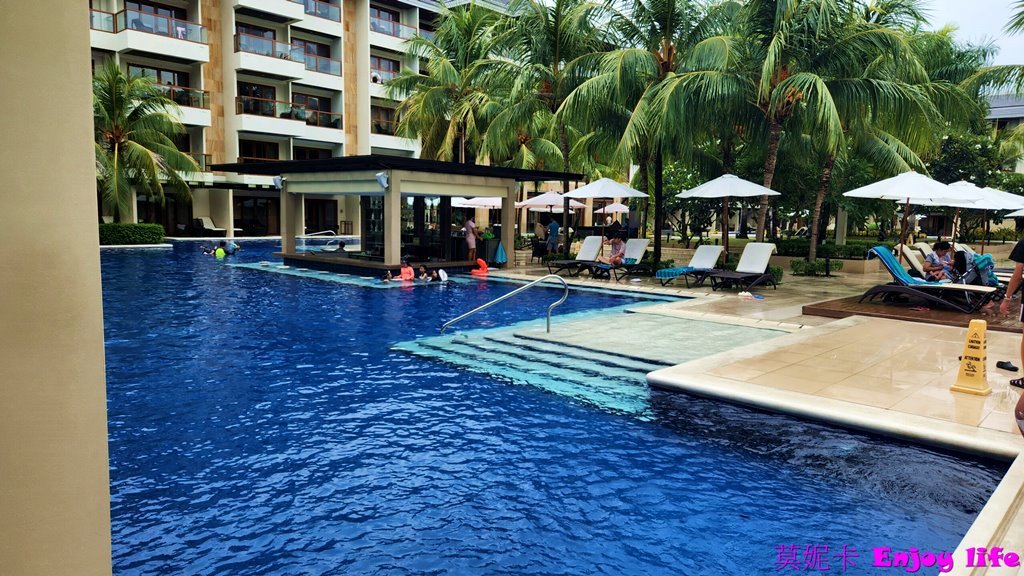 【薄荷島住宿】*Henann Resort Alona Beach 阿羅納海灘赫納度假村*薄荷島上最好最大的度假村，有超多泳池，超漂亮的海景，走出去就是熱鬧的Alona beach。