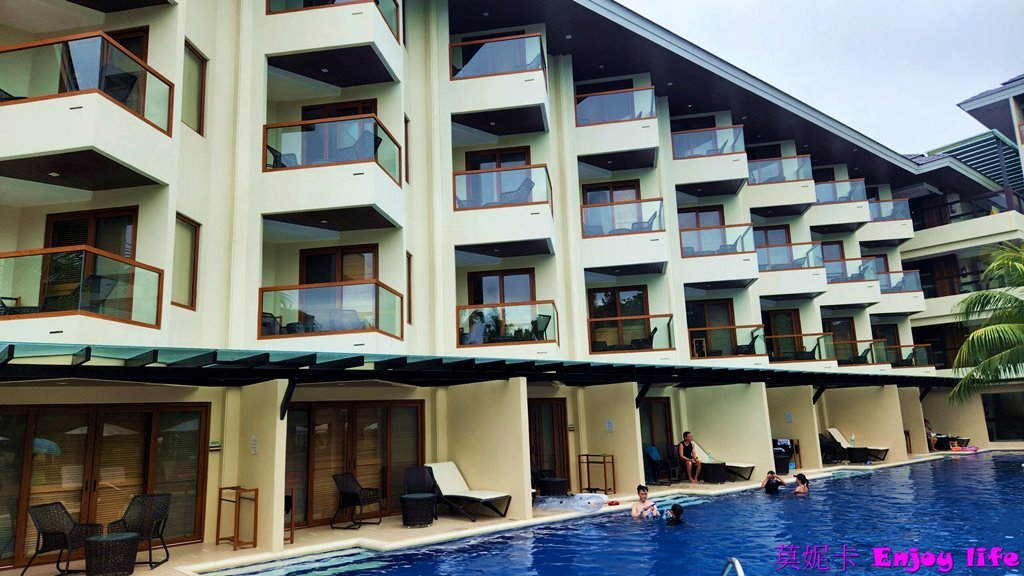 【薄荷島住宿】*Henann Resort Alona Beach 阿羅納海灘赫納度假村*薄荷島上最好最大的度假村，有超多泳池，超漂亮的海景，走出去就是熱鬧的Alona beach。