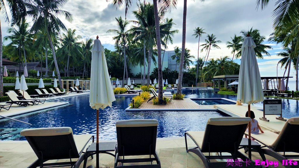【薄荷島住宿】*Henann Resort Alona Beach 阿羅納海灘赫納度假村*薄荷島上最好最大的度假村，有超多泳池，超漂亮的海景，走出去就是熱鬧的Alona beach。