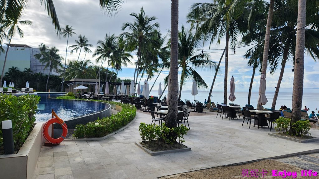 【薄荷島住宿】*Henann Resort Alona Beach 阿羅納海灘赫納度假村*薄荷島上最好最大的度假村，有超多泳池，超漂亮的海景，走出去就是熱鬧的Alona beach。