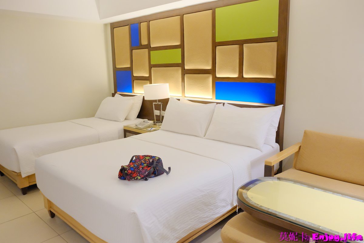 【薄荷島住宿】*Henann Resort Alona Beach 阿羅納海灘赫納度假村*薄荷島上最好最大的度假村，有超多泳池，超漂亮的海景，走出去就是熱鬧的Alona beach。