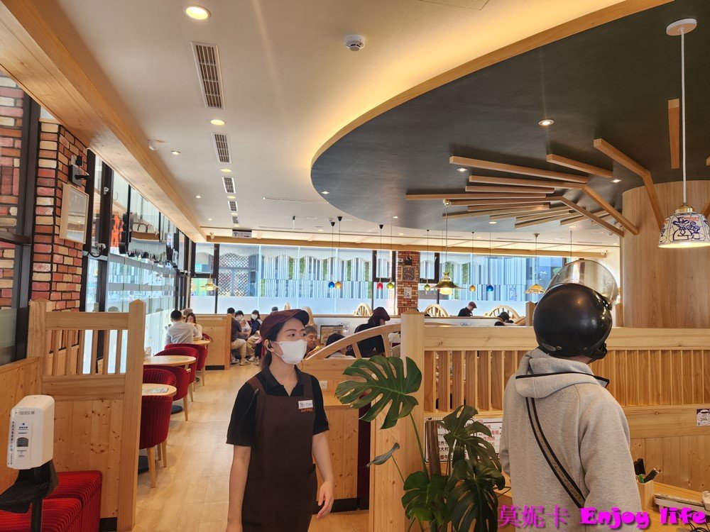 【台中美食餐廳】客美多(Komeda's Coffee)來自日本的早午餐咖啡廳,早餐點飲料就送超好吃烤吐司! 1 【台中美食餐廳】客美多(Komeda's Coffee)來自日本的早午餐咖啡廳,早餐點飲料就送超好吃烤吐司!