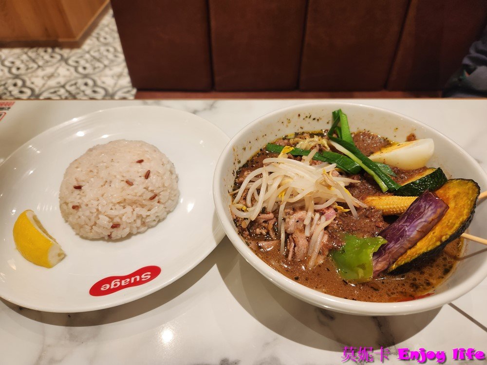 【台南美食餐廳】*Suage北海道湯咖哩台南三井Outlet店*，來自日本北海道的人氣湯咖哩，來這品嚐這令人驚艷超好吃好喝的咖哩!