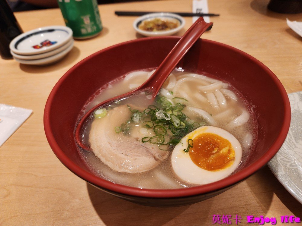 【台南美食餐廳】*合點壽司台南三井店* 來自日本新鮮好吃的迴轉壽司，壽司種類多樣，生魚片超新鮮好吃!