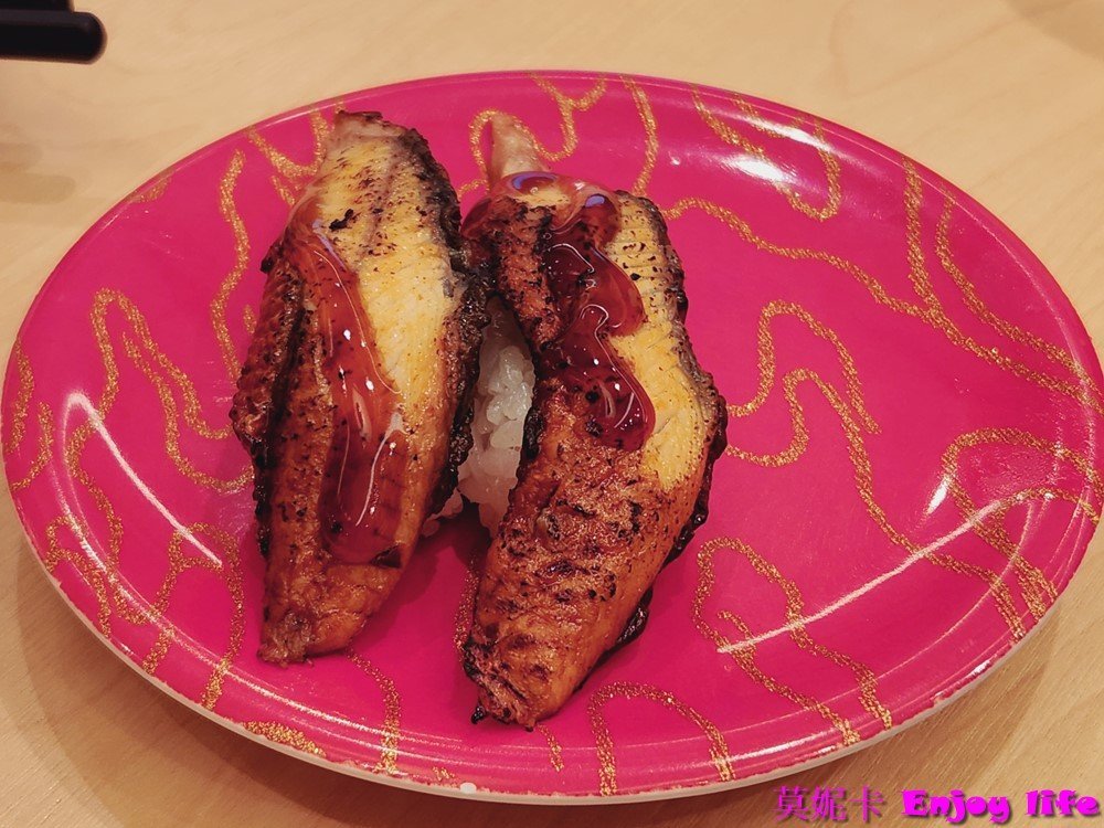 【台南美食餐廳】*合點壽司台南三井店* 來自日本新鮮好吃的迴轉壽司，壽司種類多樣，生魚片超新鮮好吃!