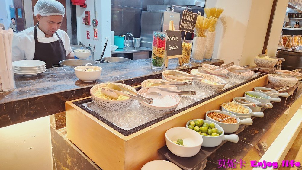 【宿霧住宿】*Seda Ayala Center Cebu 塞達阿亞拉中心宿務多功能飯店* ，地理位置很讚，走飯店內部通道就可以到超大的Ayala Center Cebu Mall，逛街吃飯超方便。