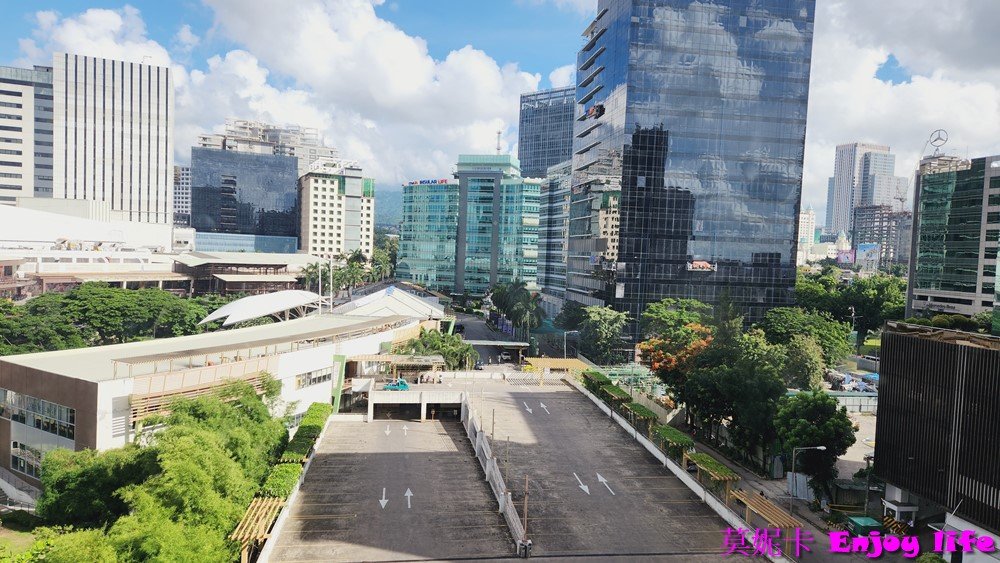 【宿霧住宿】*Seda Ayala Center Cebu 塞達阿亞拉中心宿務多功能飯店* ，地理位置很讚，走飯店內部通道就可以到超大的Ayala Center Cebu Mall，逛街吃飯超方便。