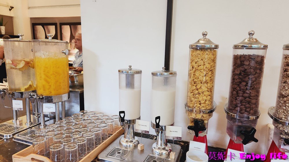 【宿霧住宿】*Seda Ayala Center Cebu 塞達阿亞拉中心宿務多功能飯店* ，地理位置很讚，走飯店內部通道就可以到超大的Ayala Center Cebu Mall，逛街吃飯超方便。
