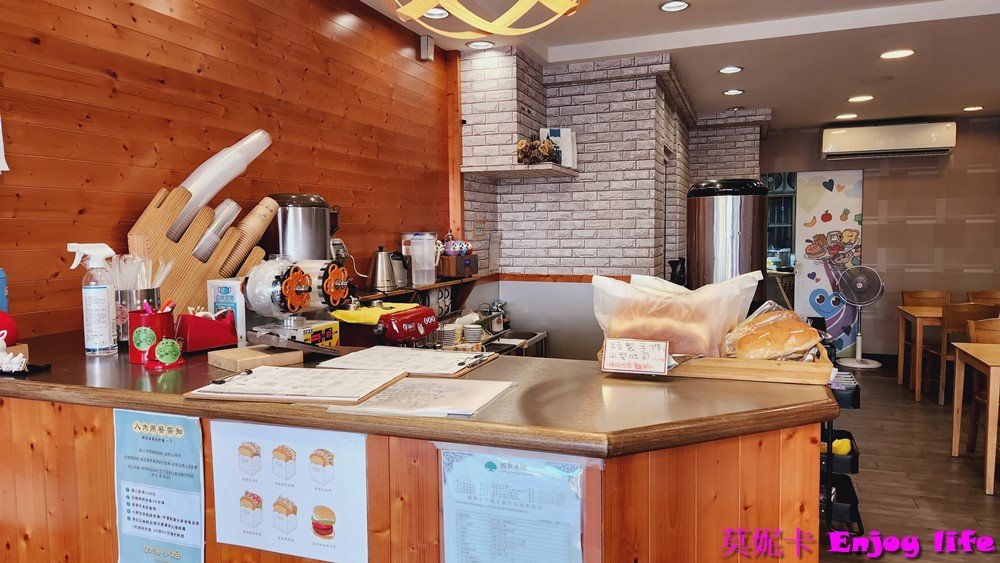 【台南美食餐廳】*奶油小姐手作吐司早午餐*台南東區早午餐廳，自製山型吐司鬆軟好吃，可以媲美韓國ISAAC奶油吐司!