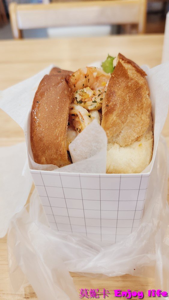 【台南美食餐廳】*奶油小姐手作吐司早午餐*台南東區早午餐廳，自製山型吐司鬆軟好吃，可以媲美韓國ISAAC奶油吐司!