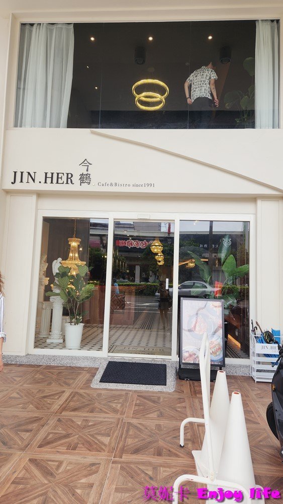 【台南美食餐廳】*JiNHER 今鶴義式餐酒館台南安平店*，2023年7月新開幕中西區歐式裝潢網美餐廳，早午餐推薦好吃的安格斯牛排，下午茶甜點必點令人驚豔的舒芙蕾，還有平日出勤優惠TWG茶只要10元!!!