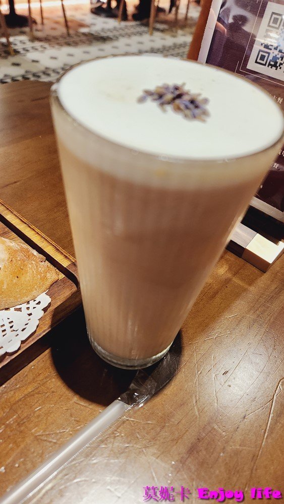 【台南美食餐廳】*JiNHER 今鶴義式餐酒館台南安平店*，2023年7月新開幕中西區歐式裝潢網美餐廳，早午餐推薦好吃的安格斯牛排，下午茶甜點必點令人驚豔的舒芙蕾，還有平日出勤優惠TWG茶只要10元!!!