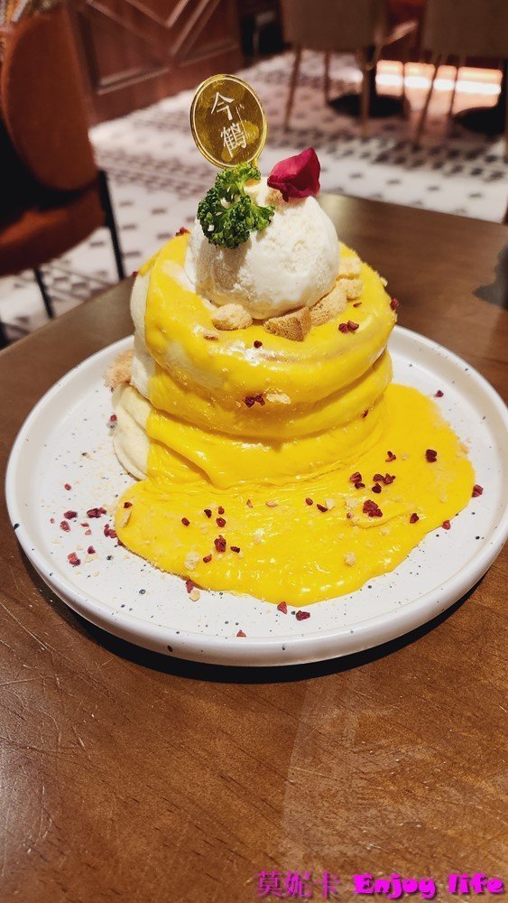 【台南美食餐廳】*JiNHER 今鶴義式餐酒館台南安平店*，2023年7月新開幕中西區歐式裝潢網美餐廳，早午餐推薦好吃的安格斯牛排，下午茶甜點必點令人驚豔的舒芙蕾，還有平日出勤優惠TWG茶只要10元!!!