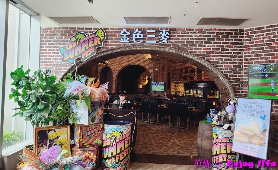 【台南美食餐廳】*金色三麥南紡店*,有令人驚豔的海陸雙拼,可以整隻咬下的軟殼蟹,美味的披薩,多種類餐點,適合聚餐多人分享。 1 【台南美食餐廳】*金色三麥南紡店*,有令人驚豔的海陸雙拼,可以整隻咬下的軟殼蟹,美味的披薩,多種類餐點,適合聚餐多人分享。