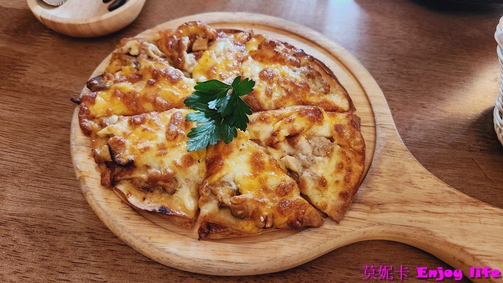 【台南美食餐廳】*金色三麥南紡店*,有令人驚豔的海陸雙拼,可以整隻咬下的軟殼蟹,美味的披薩,多種類餐點,適合聚餐多人分享。 14 【台南美食餐廳】*金色三麥南紡店*,有令人驚豔的海陸雙拼,可以整隻咬下的軟殼蟹,美味的披薩,多種類餐點,適合聚餐多人分享。