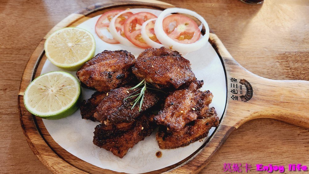 【台南美食餐廳】*金色三麥南紡店*,有令人驚豔的海陸雙拼,可以整隻咬下的軟殼蟹,美味的披薩,多種類餐點,適合聚餐多人分享。 12 【台南美食餐廳】*金色三麥南紡店*,有令人驚豔的海陸雙拼,可以整隻咬下的軟殼蟹,美味的披薩,多種類餐點,適合聚餐多人分享。