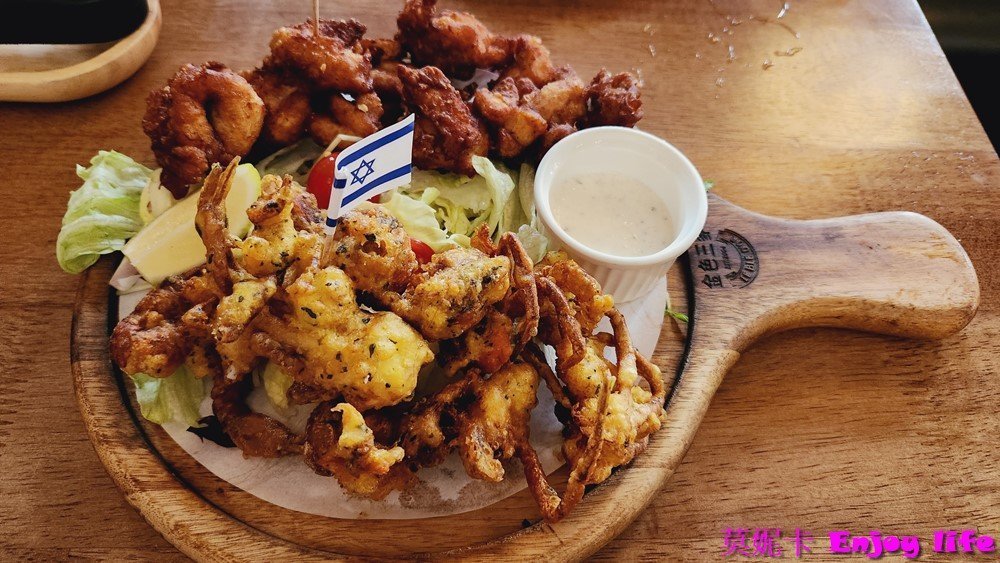 【台南美食餐廳】*金色三麥南紡店*,有令人驚豔的海陸雙拼,可以整隻咬下的軟殼蟹,美味的披薩,多種類餐點,適合聚餐多人分享。 13 【台南美食餐廳】*金色三麥南紡店*,有令人驚豔的海陸雙拼,可以整隻咬下的軟殼蟹,美味的披薩,多種類餐點,適合聚餐多人分享。