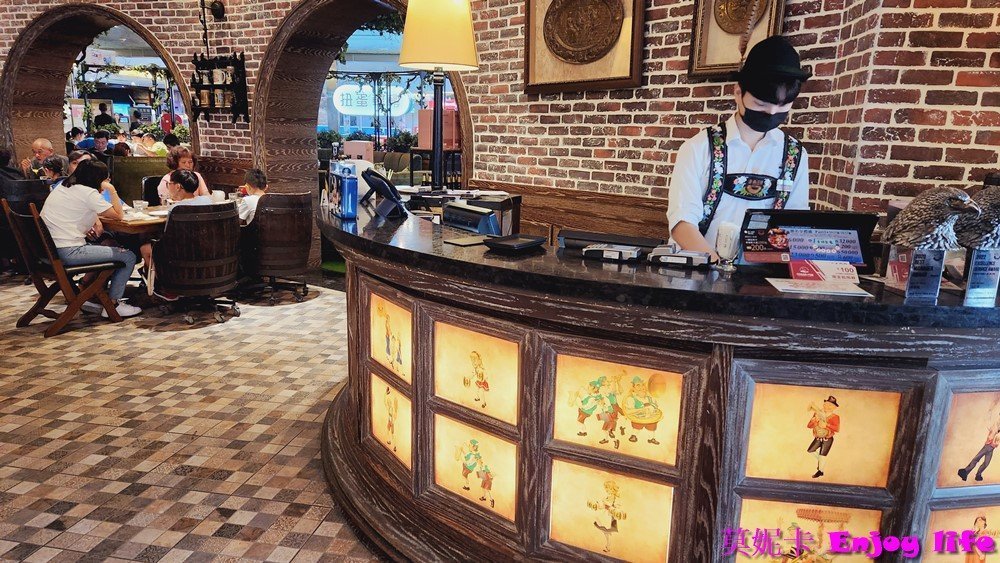 【台南美食餐廳】*金色三麥南紡店*,有令人驚豔的海陸雙拼,可以整隻咬下的軟殼蟹,美味的披薩,多種類餐點,適合聚餐多人分享。 3 【台南美食餐廳】*金色三麥南紡店*,有令人驚豔的海陸雙拼,可以整隻咬下的軟殼蟹,美味的披薩,多種類餐點,適合聚餐多人分享。