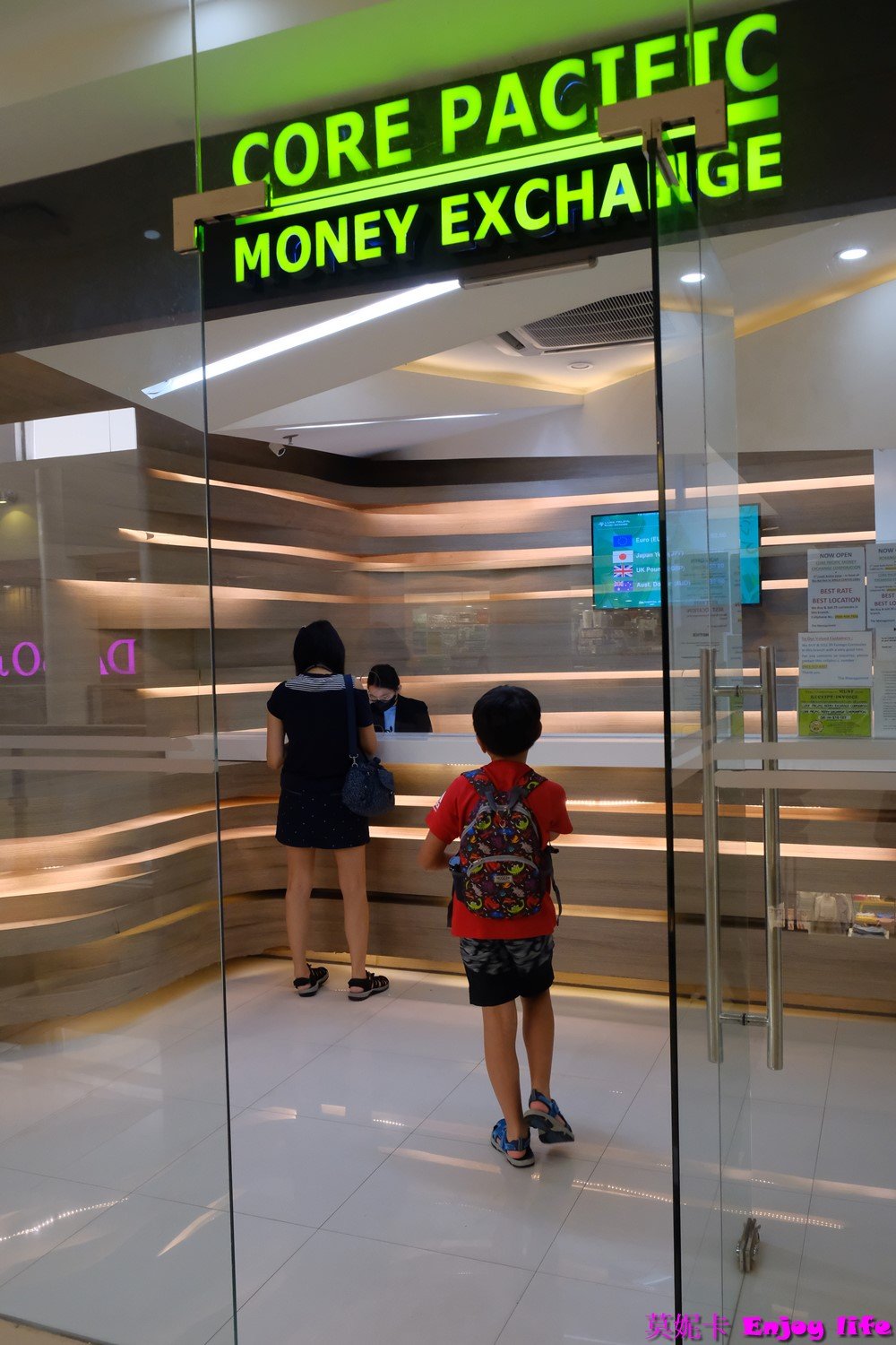 【宿霧換匯】Ayala Center Cebu Mall 換匯，換匯所多且匯率好又方便快速，不需填一大堆資料!