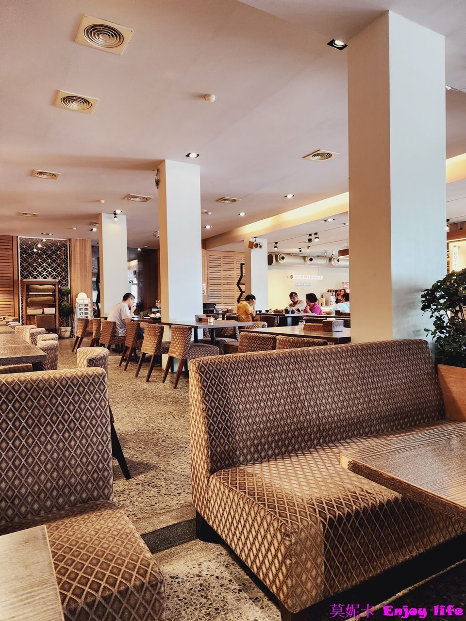 【台南美食餐廳】*牛室炙燒牛排台南海安店*,台南北區牛排館,Costco附近,有吃到飽種類多樣自助吧,不只牛排還可以吃到披薩跟炸物! 3 【台南美食餐廳】*牛室炙燒牛排台南海安店*,台南北區牛排館,Costco附近,有吃到飽種類多樣自助吧,不只牛排還可以吃到披薩跟炸物!