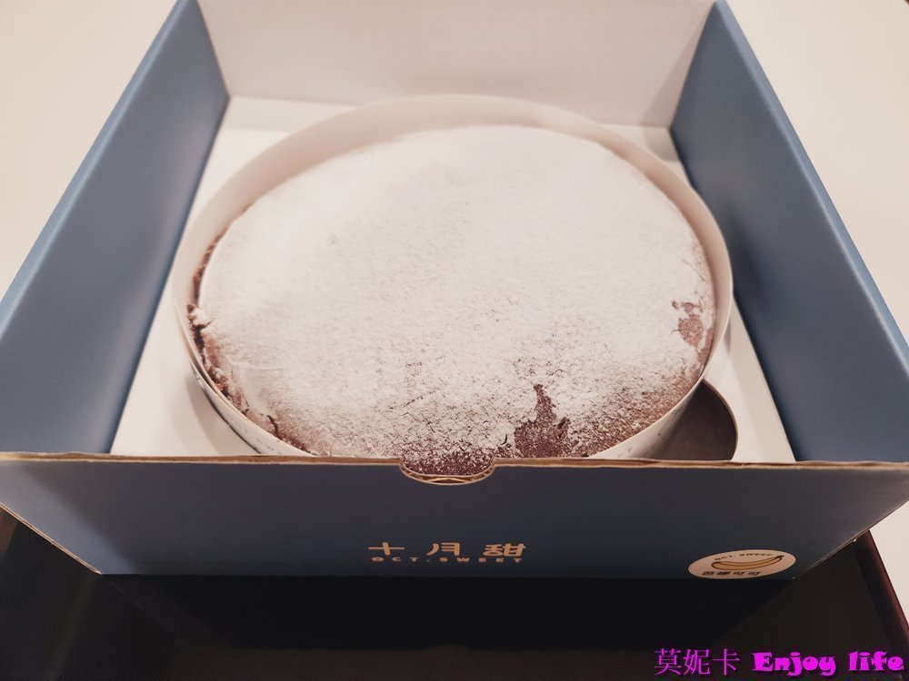 【台南美食伴手禮】*十月甜Oct.Sweet波士頓派東寧門市* 2022年台南東區新開波士頓派甜點，有各種口味，可以當彌月蛋糕或伴手禮，芭娜可可波士頓派，裡面滿滿的香蕉內餡,超好吃!