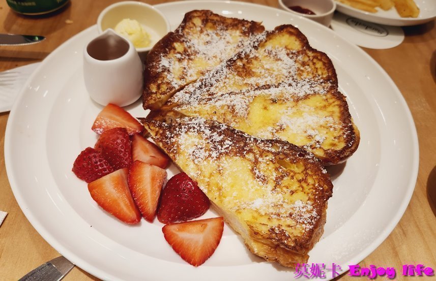 【台中美食餐廳】*Sarabeth's 紐約早餐女王台中LaLaport店*,被評為世界第一名早餐,有令人驚豔的漢堡,超好吃的法式吐司,只有在台北跟台中吃得到。 12 【台中美食餐廳】*Sarabeth's 紐約早餐女王台中LaLaport店*,被評為世界第一名早餐,有令人驚豔的漢堡,超好吃的法式吐司,只有在台北跟台中吃得到。