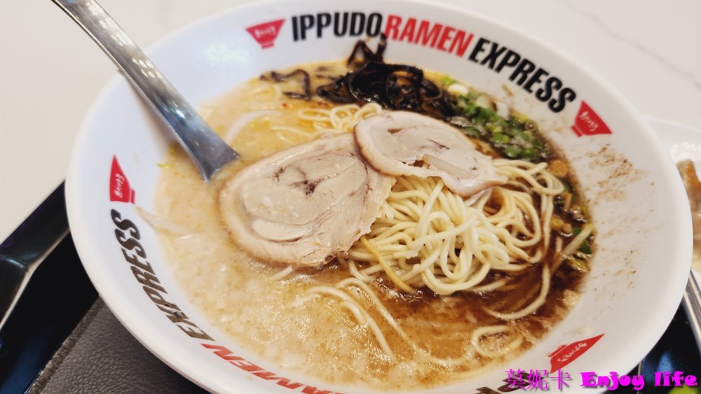 【台南美食餐廳】*一風堂南紡店*,來自日本福岡的連鎖拉麵店,在南紡A2餐飲特區2023年9月新開幕,來自日本的拉麵,薄脆又好吃的煎餃,還有多汁好吃的唐揚炸雞!!! 7 【台南美食餐廳】*一風堂南紡店*,來自日本福岡的連鎖拉麵店,在南紡A2餐飲特區2023年9月新開幕,來自日本的拉麵,薄脆又好吃的煎餃,還有多汁好吃的唐揚炸雞!!!