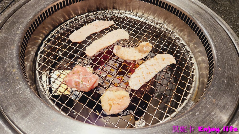 【台南美食餐廳】*青青燒肉*,南紡附近單點或套餐式烤肉,也有提供熟食跟米食,裝潢漂亮,肉質鮮嫩Q彈的中高檔烤肉餐廳!!! 12 【台南美食餐廳】*青青燒肉*,南紡附近單點或套餐式烤肉,也有提供熟食跟米食,裝潢漂亮,肉質鮮嫩Q彈的中高檔烤肉餐廳!!!