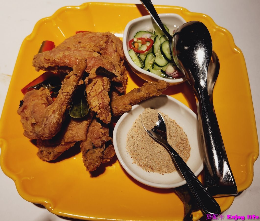 【台南美食餐廳】*瓦城南紡店*，不變的泰式料理好滋味，每道菜都好吃，還有超下飯又好吃的椰汁雞肉!!!