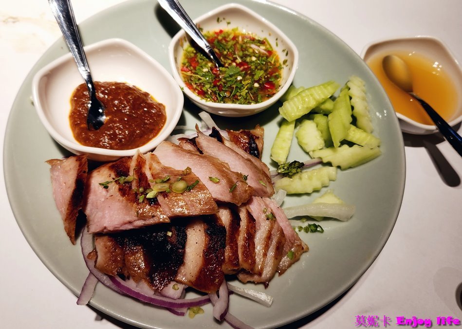 【台南美食餐廳】*瓦城南紡店*，不變的泰式料理好滋味，每道菜都好吃，還有超下飯又好吃的椰汁雞肉!!!