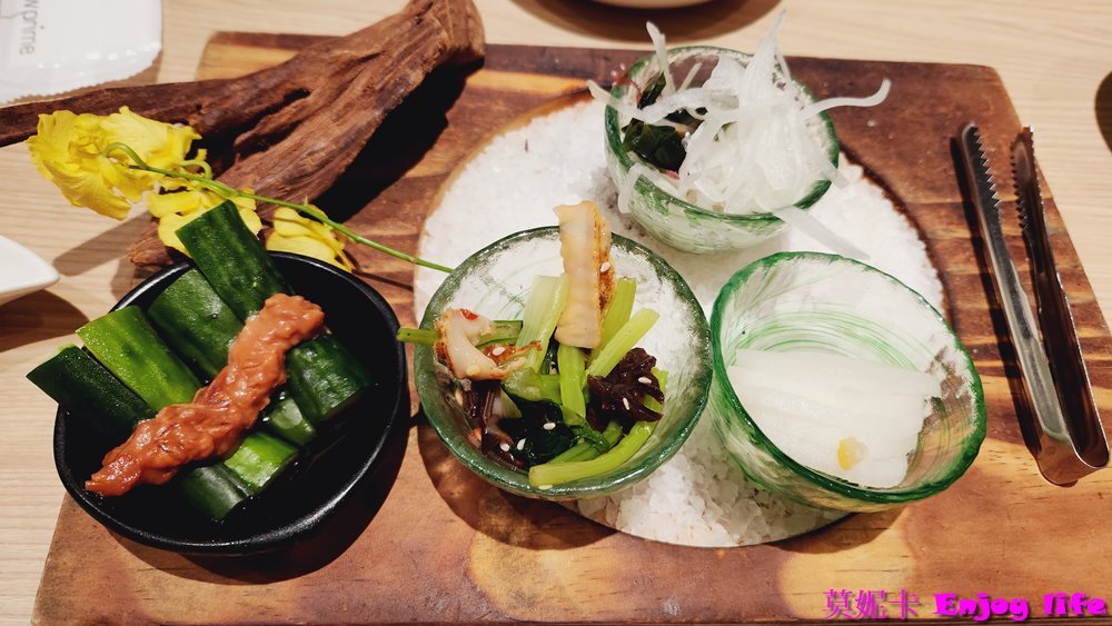 【台南美食餐廳】*藝奇南紡店*，王品集團下的日式料理餐廳，日式高貴典雅的裝潢，各式日式岩燒套餐選擇，有新鮮好吃的生魚片及鮮嫩多汁好吃的骰子牛及豚燒!!!