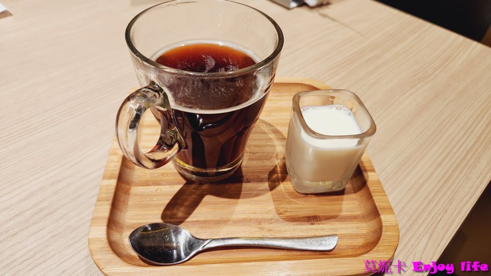 【台南美食餐廳】*藝奇南紡店*，王品集團下的日式料理餐廳，日式高貴典雅的裝潢，各式日式岩燒套餐選擇，有新鮮好吃的生魚片及鮮嫩多汁好吃的骰子牛及豚燒!!!