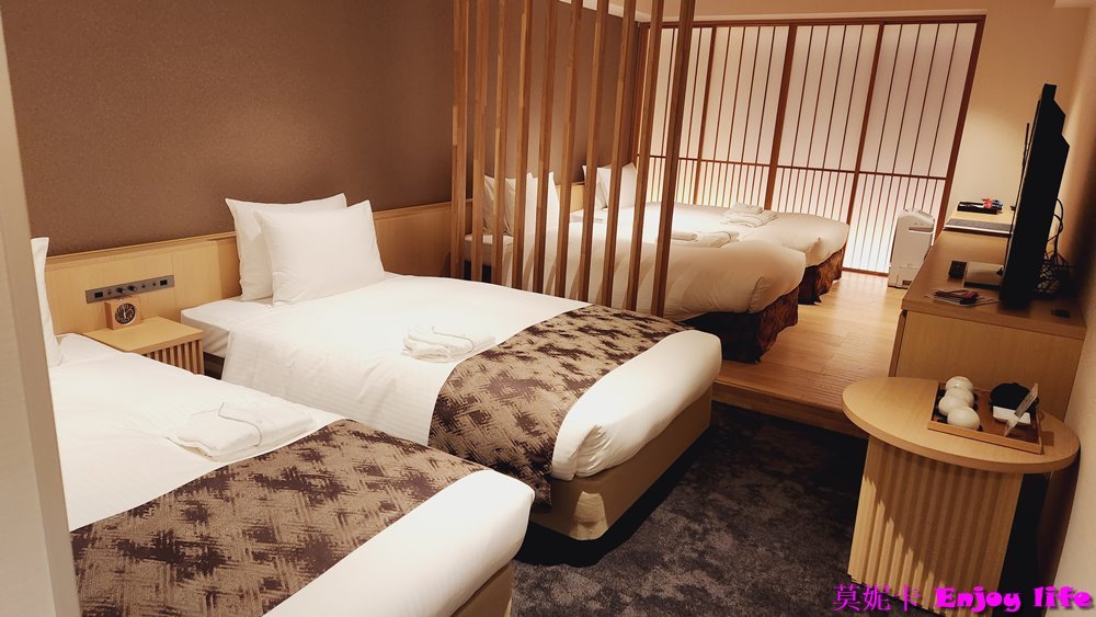 【京都住宿】*Daiwa Roynet Hotel Kyoto-Ekimae PREMIER 京都站前魯內大和飯店*，距離京都車站中央口3分鐘路程，旁邊就是Yodobashi可以逛街吃飯，附近還有松本清藥妝店跟便利商店，地點超讚!!!