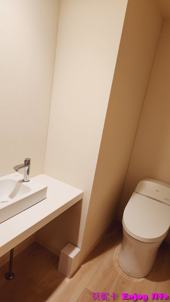 【京都住宿】*Daiwa Roynet Hotel Kyoto-Ekimae PREMIER 京都站前魯內大和飯店*，距離京都車站中央口3分鐘路程，旁邊就是Yodobashi可以逛街吃飯，附近還有松本清藥妝店跟便利商店，地點超讚!!!