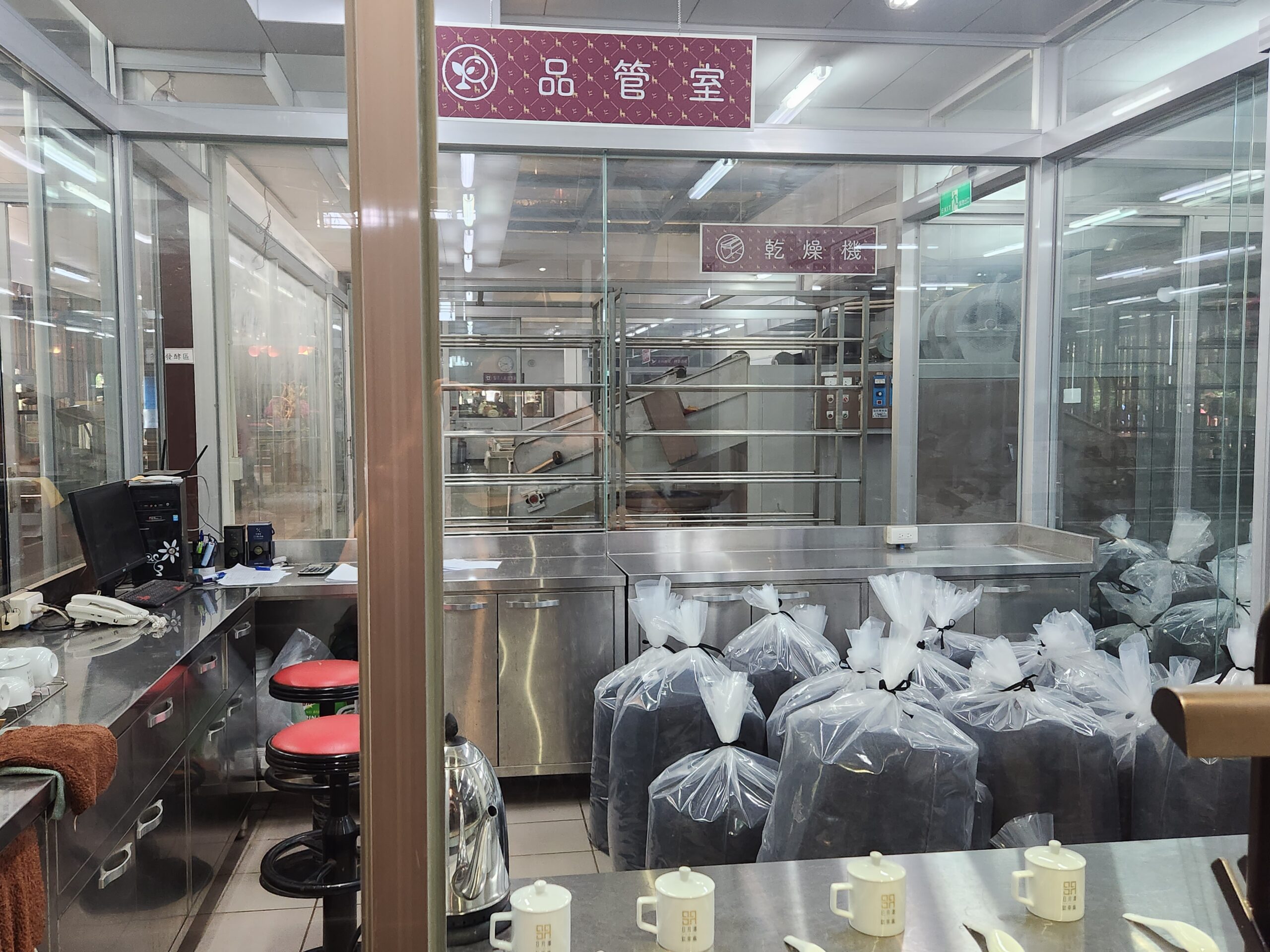 【南投景點】*日月潭喝喝茶HOHOCHA*憑門票可以免費吃茶葉蛋,有好吃冰淇淋,還有販賣很多伴手禮,超好買。 2 【南投景點】*日月潭喝喝茶HOHOCHA*憑門票可以免費吃茶葉蛋,有好吃冰淇淋,還有販賣很多伴手禮,超好買。