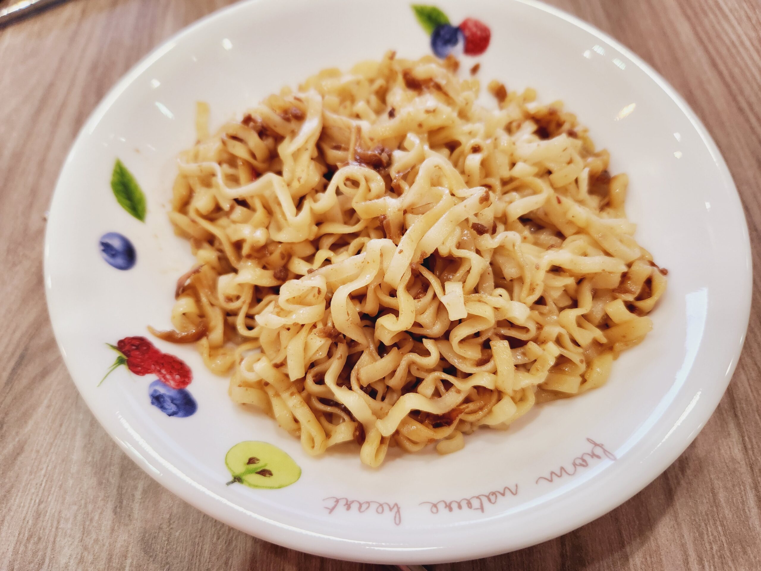 【台南美食小吃】*秘醬滷味 台南裕農店*，2023年台南東區新開櫥窗冷滷味店，加上特製秘醬的滷味調味剛好，入味好吃!