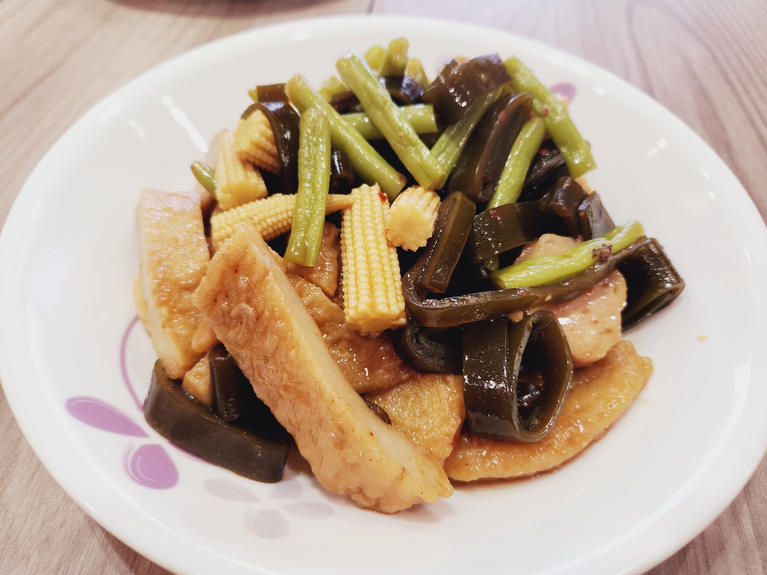 【台南美食小吃】*秘醬滷味 台南裕農店*，2023年台南東區新開櫥窗冷滷味店，加上特製秘醬的滷味調味剛好，入味好吃!