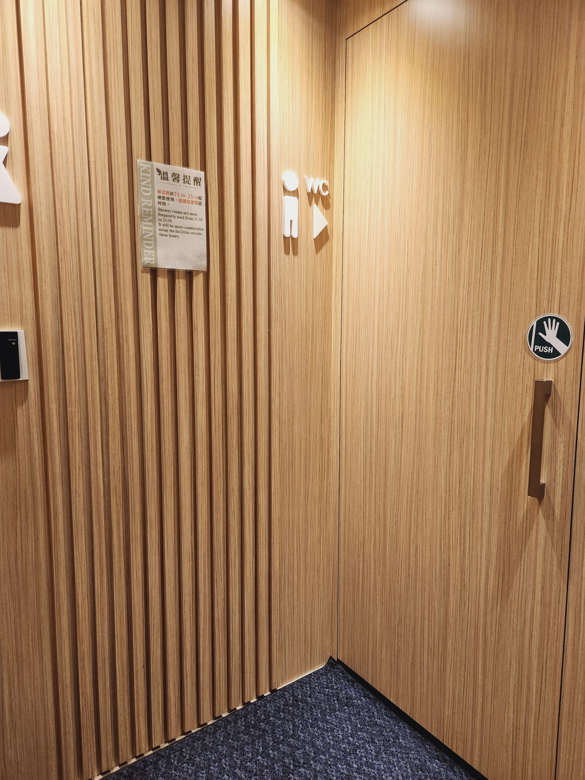 【桃園機場住宿】*町·草休行館CHO Stay Capsule Hotel*在桃園機場二航廈裡的膠囊旅館睡在機場航廈裡，旁邊還有美食街跟飛機觀景台。