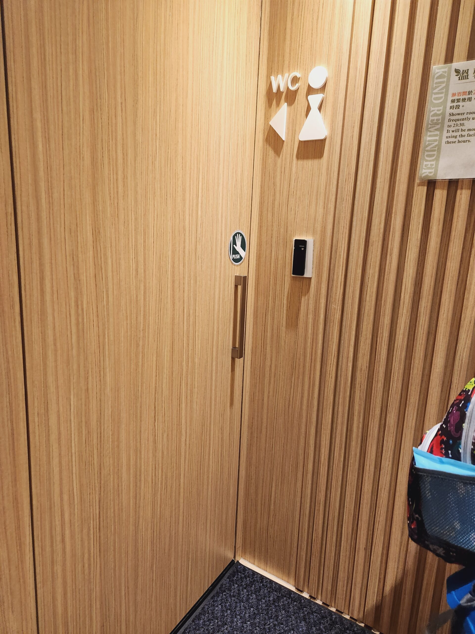 【桃園機場住宿】*町·草休行館CHO Stay Capsule Hotel*在桃園機場二航廈裡的膠囊旅館睡在機場航廈裡，旁邊還有美食街跟飛機觀景台。