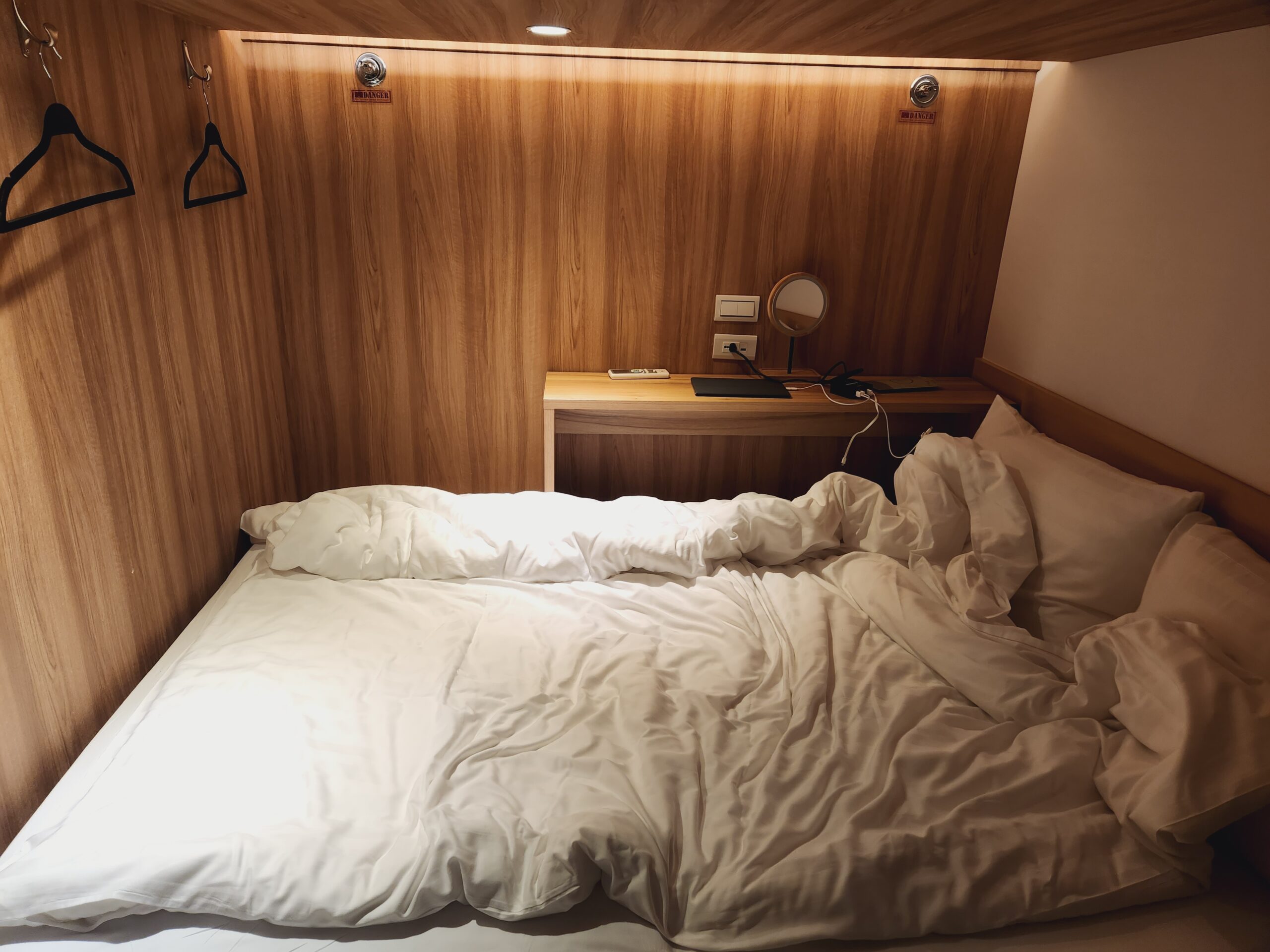 【桃園機場住宿】*町·草休行館CHO Stay Capsule Hotel*在桃園機場二航廈裡的膠囊旅館睡在機場航廈裡，旁邊還有美食街跟飛機觀景台。