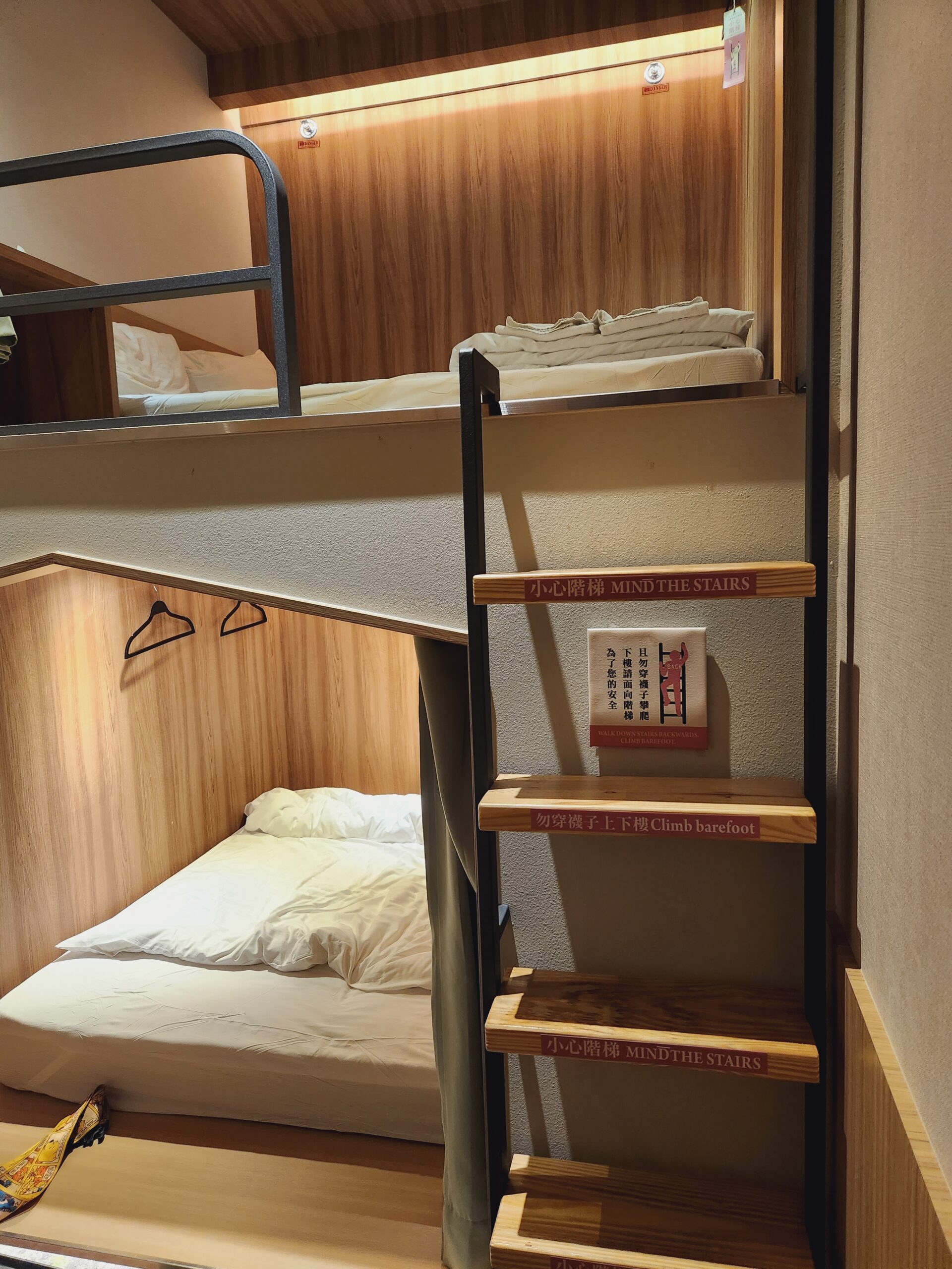 【桃園機場住宿】*町·草休行館CHO Stay Capsule Hotel*在桃園機場二航廈裡的膠囊旅館睡在機場航廈裡，旁邊還有美食街跟飛機觀景台。
