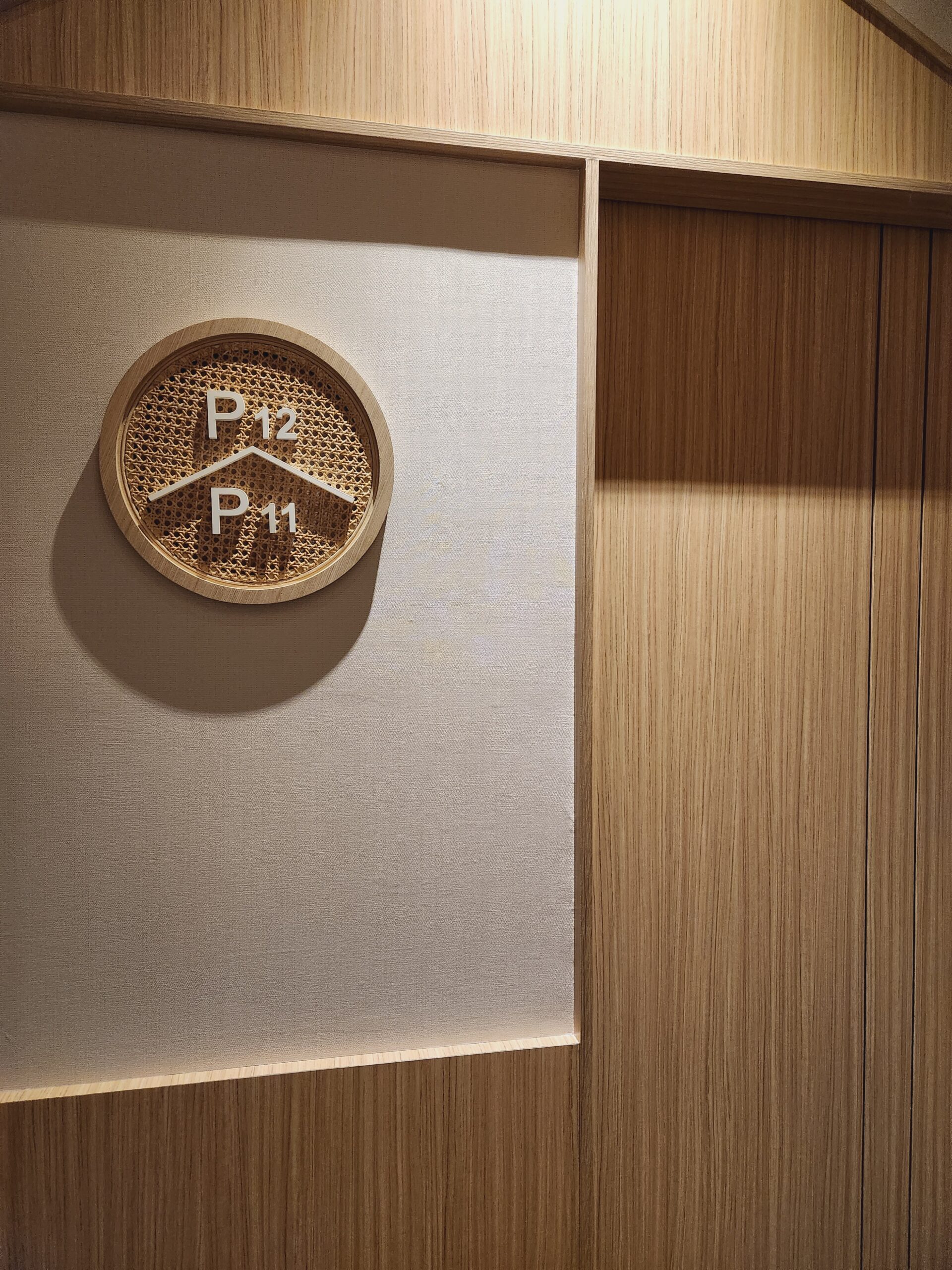 【桃園機場住宿】*町·草休行館CHO Stay Capsule Hotel*在桃園機場二航廈裡的膠囊旅館睡在機場航廈裡，旁邊還有美食街跟飛機觀景台。