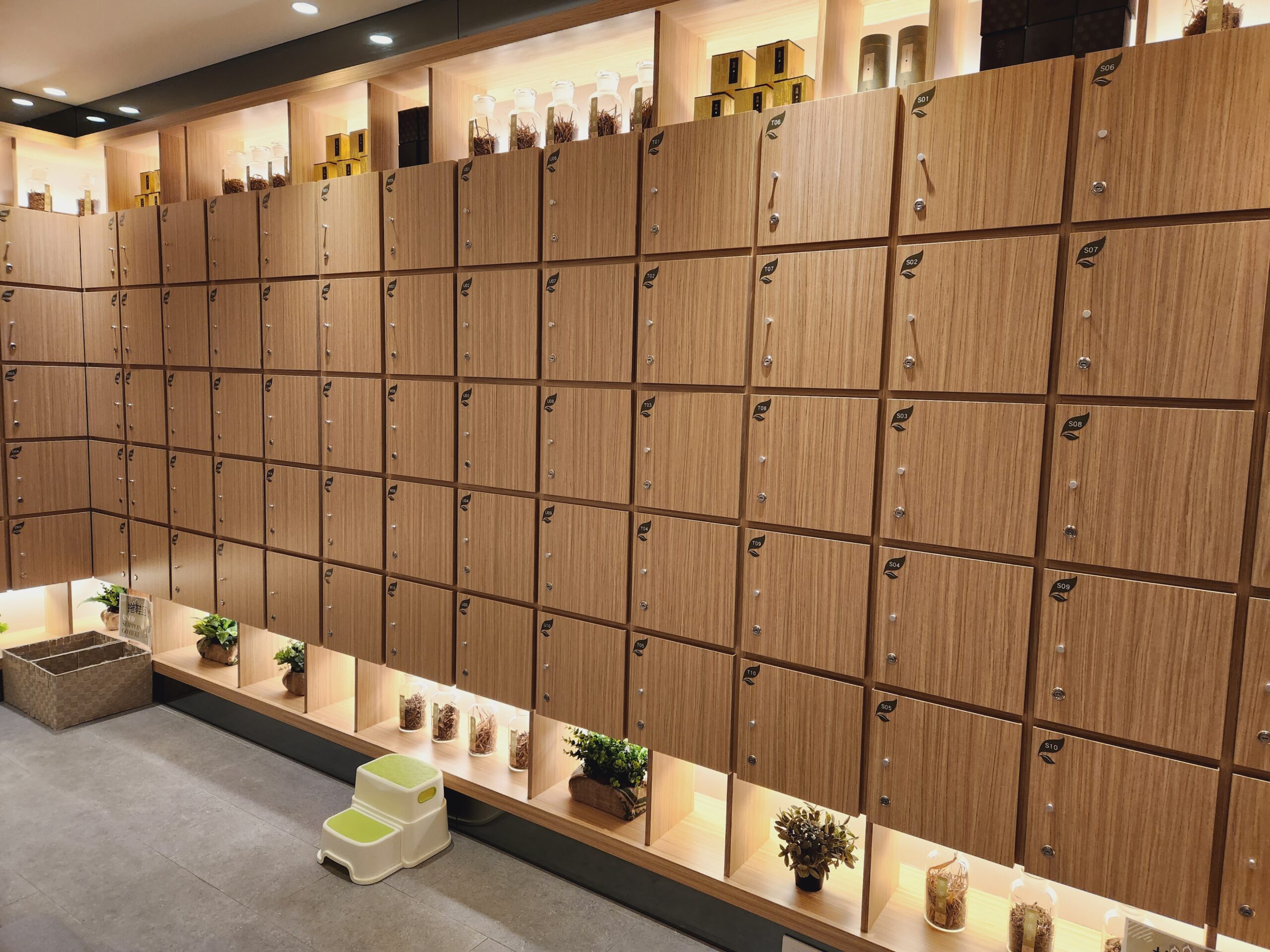 【桃園機場住宿】*町·草休行館CHO Stay Capsule Hotel*在桃園機場二航廈裡的膠囊旅館睡在機場航廈裡，旁邊還有美食街跟飛機觀景台。